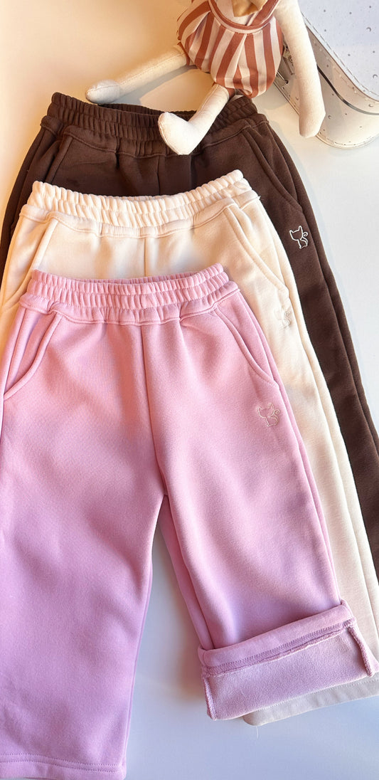 PANTALÓN CON FELPA