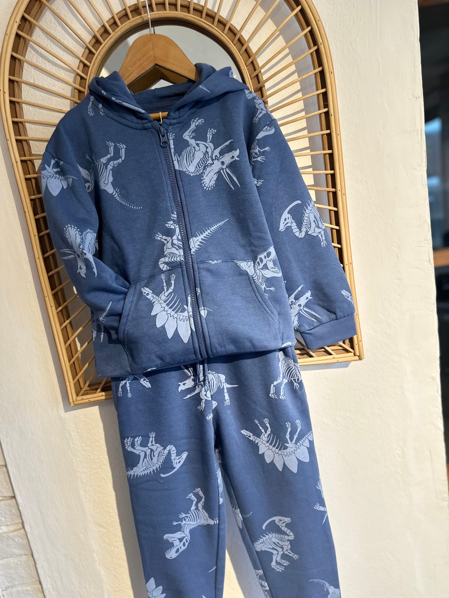 CONJUNTO DINO