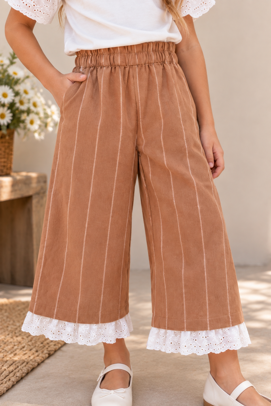 Pantalón de lino con puntilla
